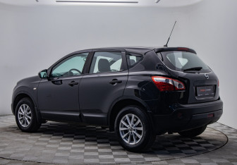Подержанный автомобиль Nissan Qashqai 2011 года (3 фото)