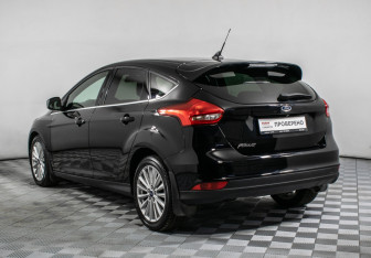 Подержанный автомобиль Ford Focus Hatchback 2017 года (7 фото)