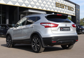 Подержанный автомобиль Nissan Qashqai 2017 года (6 фото)