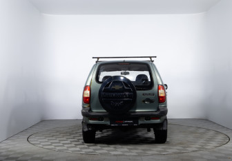 Подержанный автомобиль Chevrolet Niva 2007 года (6 фото)