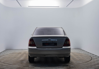 Подержанный автомобиль Toyota Corolla Sedan 2001 года (6 фото)
