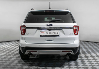 Подержанный автомобиль Ford Explorer 2018 года (6 фото)