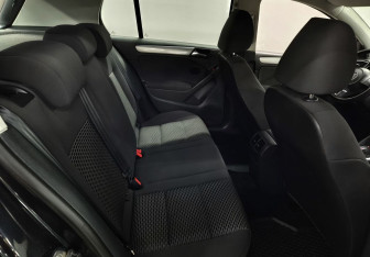 Подержанный автомобиль Volkswagen Golf Hatchback 2011 года (12 фото)