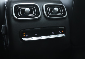 Подержанный автомобиль Jaecoo J8 2024 года (14 фото)