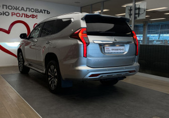Подержанный автомобиль Mitsubishi Montero Sport 2022 года (6 фото)