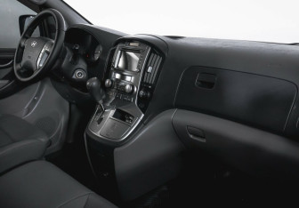 Подержанный автомобиль Hyundai Grand Starex 2013 года (9 фото)