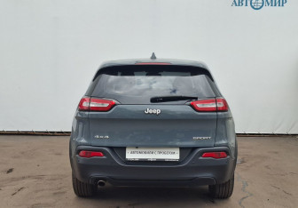 Подержанный автомобиль Jeep Cherokee 2014 года (6 фото)