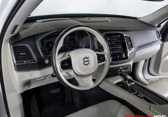 Подержанный автомобиль Volvo XC90 2019 года (29 фото)