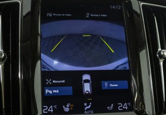 Подержанный автомобиль Volvo XC60 2019 года (16 фото)