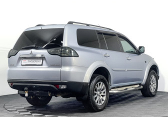 Подержанный автомобиль Mitsubishi Pajero Sport 2011 года (5 фото)