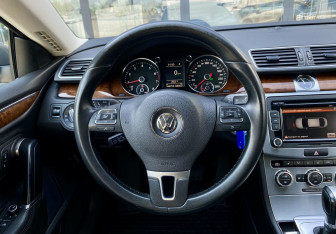 Подержанный автомобиль Volkswagen Passat CC 2012 года (14 фото)