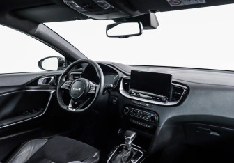 Подержанный автомобиль Kia Ceed Wagon 2021 года (10 фото)