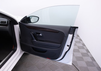 Подержанный автомобиль Volkswagen Passat CC 2011 года (18 фото)