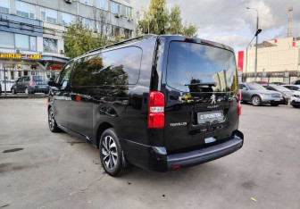 Подержанный автомобиль Peugeot Traveller 2019 года (6 фото)
