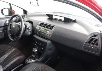 Подержанный автомобиль Citroen C4 Hatchback 2010 года (6 фото)
