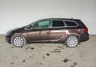 Подержанный автомобиль Opel Astra Wagon 2013 года (7 фото)