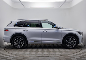 Подержанный автомобиль Geely Monjaro 2024 года (6 фото)