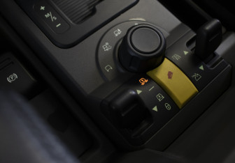 Подержанный автомобиль Land Rover Discovery 2005 года (20 фото)