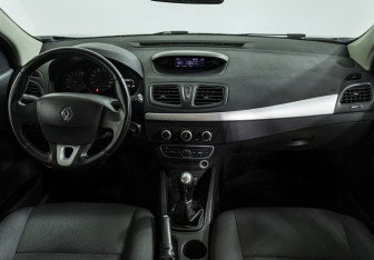 Подержанный автомобиль Renault Megane Hatchback 2012 года (12 фото)