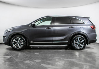 Подержанный автомобиль Kia Sorento 2017 года (8 фото)