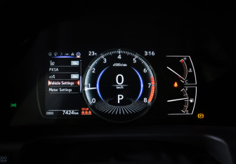 Подержанный автомобиль Lexus ES 2025 года (16 фото)
