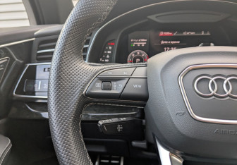 Подержанный автомобиль Audi Q7 2022 года (29 фото)