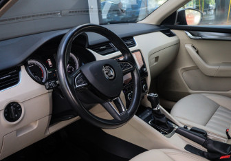 Подержанный автомобиль Skoda Octavia Wagon 2017 года (12 фото)