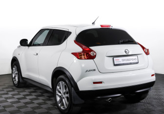 Подержанный автомобиль Nissan Juke 2013 года (7 фото)