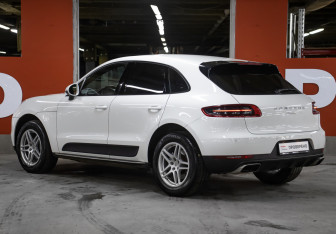 Подержанный автомобиль Porsche Macan 2017 года (7 фото)