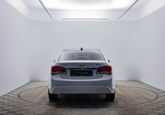 Подержанный автомобиль Chevrolet Cruze Sedan 2014 года (6 фото)