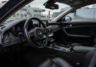 Подержанный автомобиль Kia Stinger 2019 года (9 фото)