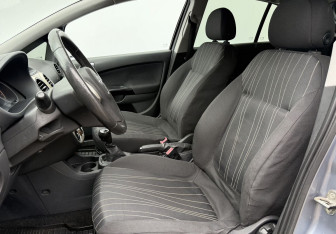 Подержанный автомобиль Opel Corsa 2007 года (10 фото)