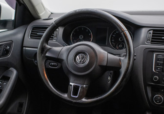 Подержанный автомобиль Volkswagen Jetta Sedan 2014 года (15 фото)