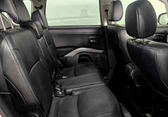 Подержанный автомобиль Mitsubishi Outlander 2011 года (18 фото)