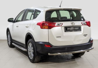Подержанный автомобиль Toyota RAV4 2013 года (7 фото)