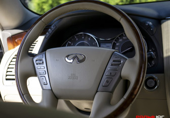 Подержанный автомобиль Infiniti QX80 2015 года (14 фото)