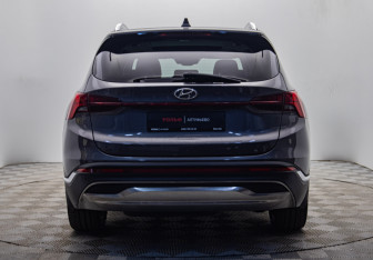 Подержанный автомобиль Hyundai Santa Fe 2022 года (4 фото)