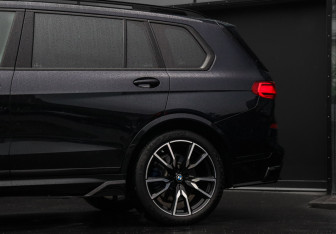 Подержанный автомобиль BMW X7 2020 года (12 фото)