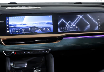 Подержанный автомобиль Geely Monjaro 2023 года (13 фото)