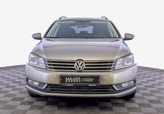 Подержанный автомобиль Volkswagen Passat Wagon 2013 года (2 фото)