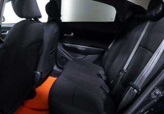 Подержанный автомобиль Kia Rio Sedan 2014 года (14 фото)