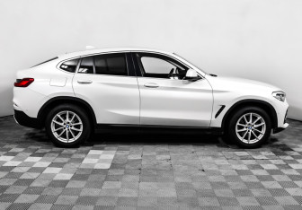 Подержанный автомобиль BMW X4 2018 года (4 фото)