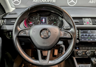 Подержанный автомобиль Skoda Octavia Liftback 2015 года (21 фото)