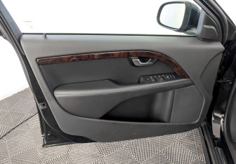 Подержанный автомобиль Volvo S80 2013 года (19 фото)