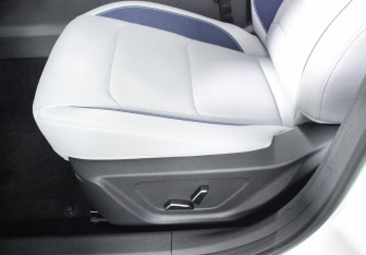 Подержанный автомобиль Geely Emgrand 2023 года (13 фото)