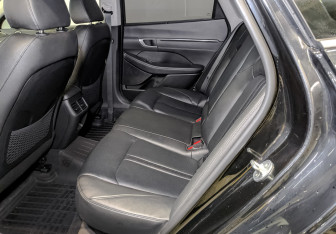 Подержанный автомобиль Hyundai Sonata 2022 года (12 фото)