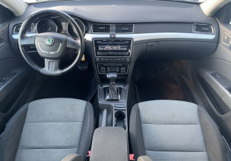 Подержанный автомобиль Skoda Superb Liftback 2012 года (10 фото)