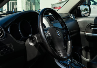 Подержанный автомобиль Suzuki Grand Vitara 2007 года (13 фото)