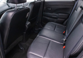 Подержанный автомобиль Mitsubishi ASX 2011 года (11 фото)