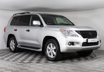 Подержанный автомобиль Lexus LX 2008 года (3 фото)